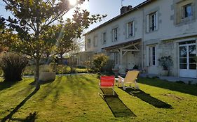 Domaine De Pelouaille - Chambre D'Hotes